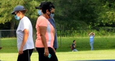 “En tiempos de crisis, unos lloran y otros venden pañuelos”