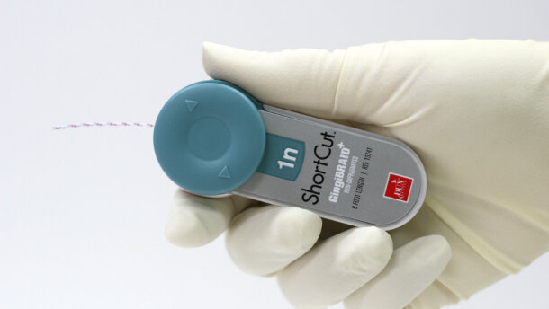 All-in-One: Retraktionsfäden mit einem „Klick“