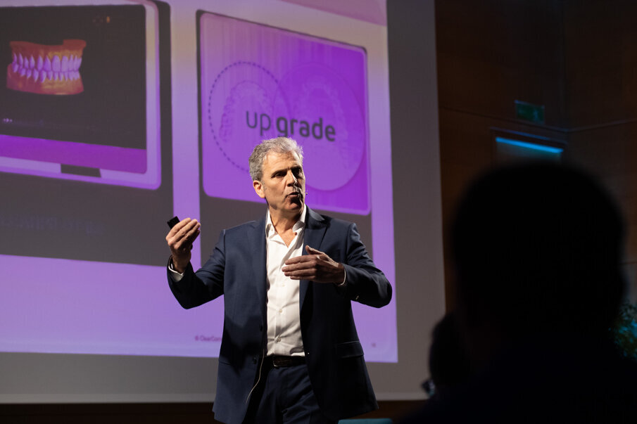 Le Dr Andrea Bazzucchi donne de nombreux cours sur l'utilisation d'Invisalign. (Image: EAS)