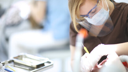 Romania đứng đầu danh sách sinh viên tốt nghiệp ngành nha khoa của EU