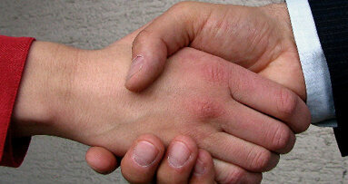 Heraeus vende la sua divisione commerciale dentale a un’azienda chimica