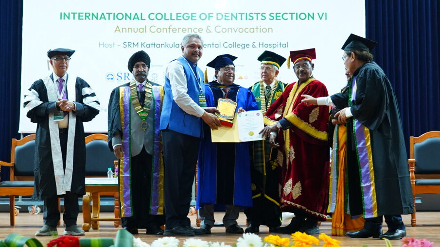 Dr Vivek n Chairman ICD Conference receiving the appreciation award