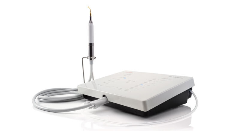 PIEZOSURGERY inserts with  clinicians for clinicians