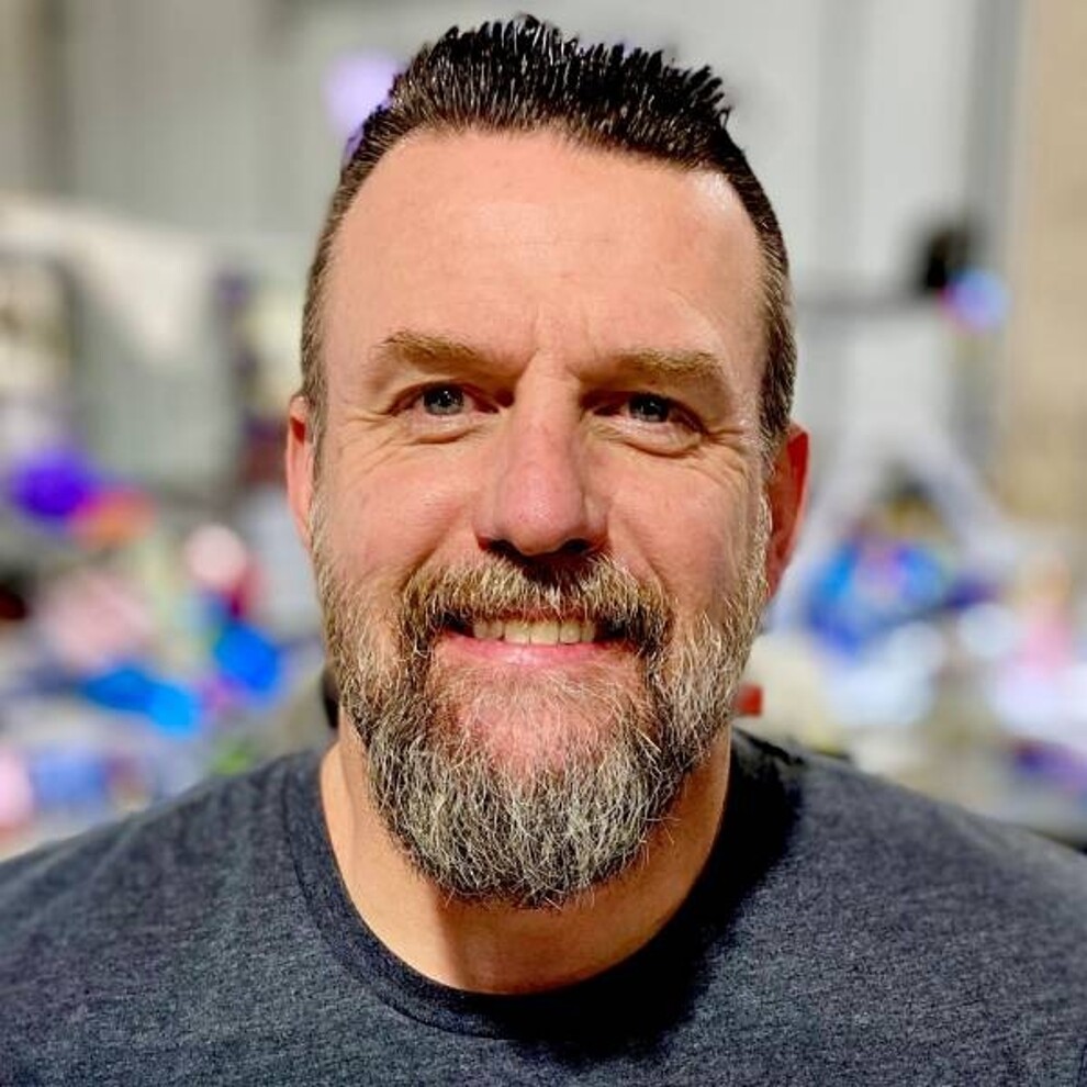 Benjamen Hart is a certified dental technician and former US Air Force dental laboratory technician who helped form Gator Dental Arts in 2024.
