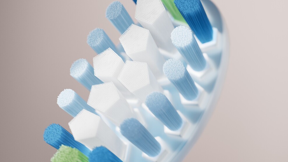 Originale Philips-Sonicare-Bürstenköpfe sind mit abgerundeten Filamentspitzen ausgestattet, während bei Fälschungen scharfkantige Enden festgestellt wurden. © Philips