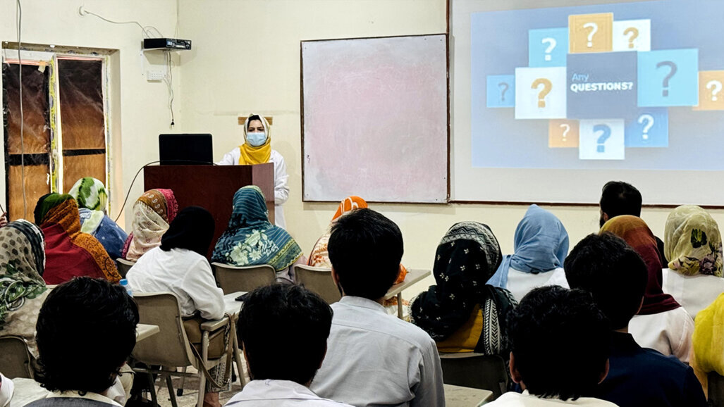 Guided tissue regeneration lecture delivers clinical insights at Bolan Dental College