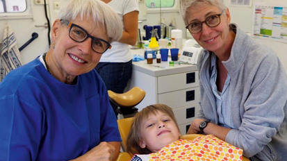 Zahnbehandlung bei Tschernobyl -Kindern – UZB liefert Behandlungswagen Zahnbehandlung bei Tschernobyl -Kindern – UZB liefert Behandlungswagen