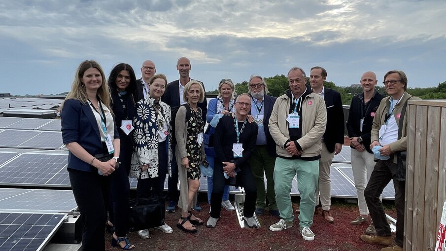 Invited journalists on top of TePe's sustainable state-of-the-art production facility. (Image: TePe)