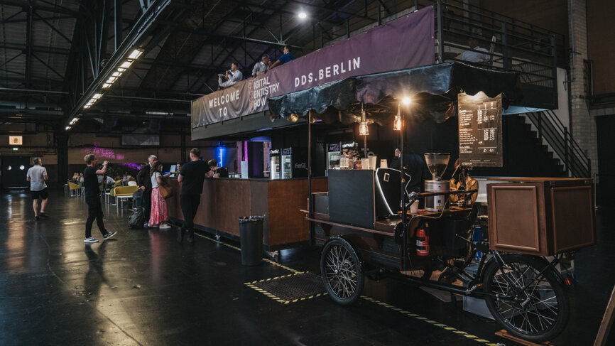 Participants can enjoy culinary refreshments at various food trucks. 