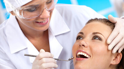 Medicina dentara: Au fost descoperite noi materiale antibacteriene pe baza de titan