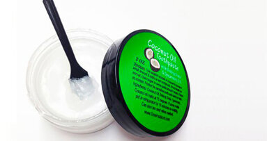 Un’azienda americana introduce il primo dentifricio commerciale all’olio di cocco