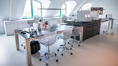 Das neue Schulungs- und Ausbildungszentrum für Dentallabore befindet sich in einem Golfclub im Westen Berlins. © Amann Girrbach