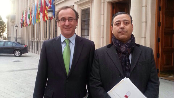 El ministro de Sanidad atiende al presidente del Consejo General de Dentistas quien le traslada los principales problemas del sector