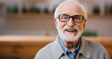 Idosos americanos experimentam menos perda de dentes do que em décadas anteriores, diz estudo