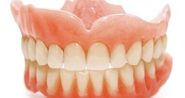 Kunstgebit klappert Nederland uit