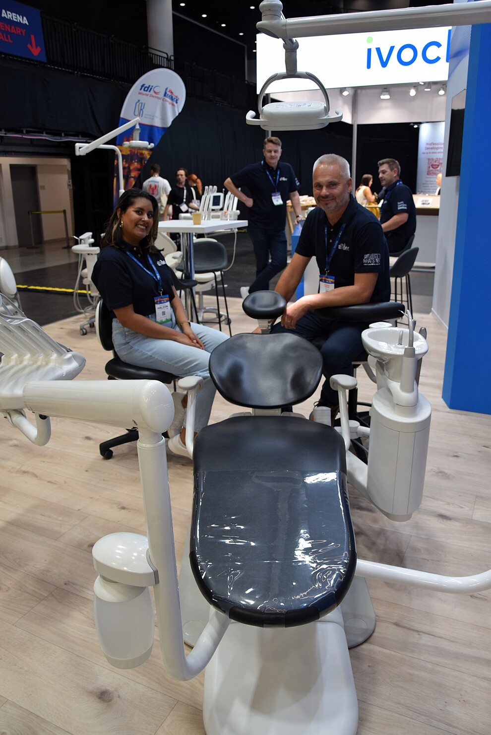 The A-dec team is on hand throughout the congress to answer visitors’ questions about Performer eVo and its configuration options.
