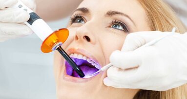 UV-Licht: Neuer Ansatz für verbesserte Implantatinsertion