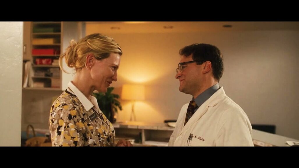 Blue Jasmine (2013), geregisseerd door Woody Allen: Tandarts dr. Flicker kust receptioniste Jasmine