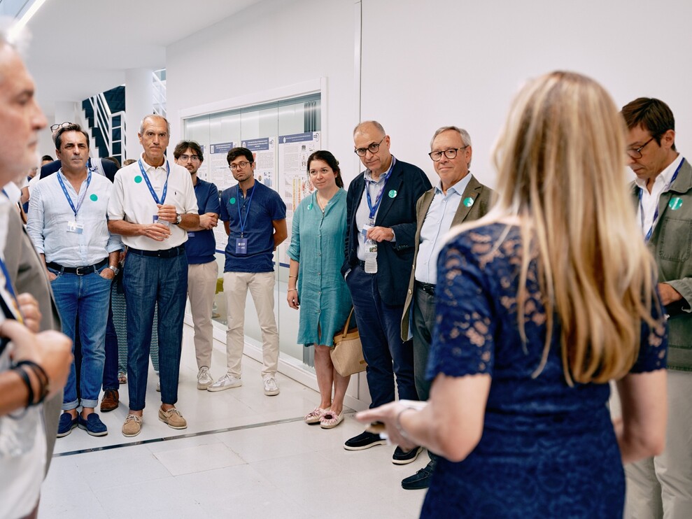 Los participantes visitaron el Dentaid Research Center en Cerdanyola del Vallès, cerca de Barcelona, para conocer las actividades de investigación y desarrollo de la compañía en el ámbito de la salud bucal.