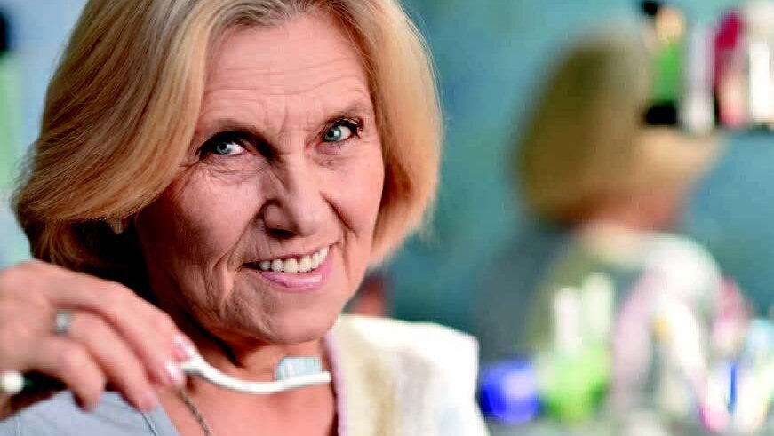 Οδοντόπαστα που ανιχνεύει την οδοντική πλάκα μπορεί να βοηθήσει στη μείωση του κινδύνου εγκεφαλικού και καρδιαγγειακών επεισοδίων