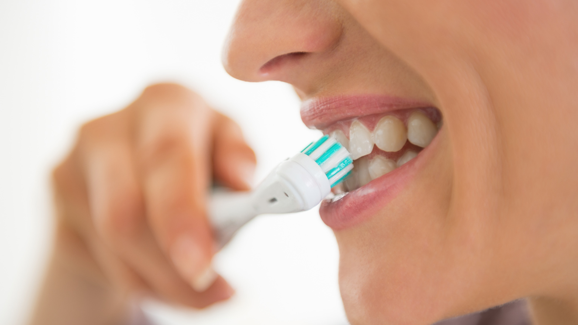 Smarte Zahnbürste erkennt Mundkrebs