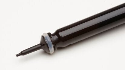 The O-ring construction prevents the material from flowing after pressure is released and ensures minimal retraction. (Image: Kuraray Noritake Dental)