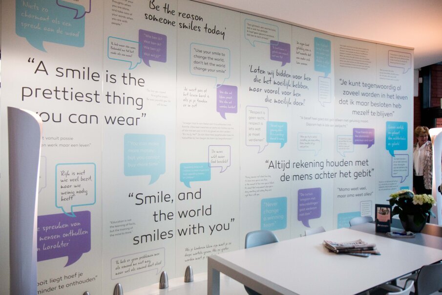 De veel bekeken ‘spreukenwand’ in de wachtruimte van Mondzorgcentrum Wiranto & Go.