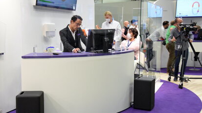 Smile Creator: Live patient case featuring intraoral scanning, smile design, and printed clip-on custom try-in with Waldo Zarco Nosti at the exocad booth. (Image: Dental Tribune International)