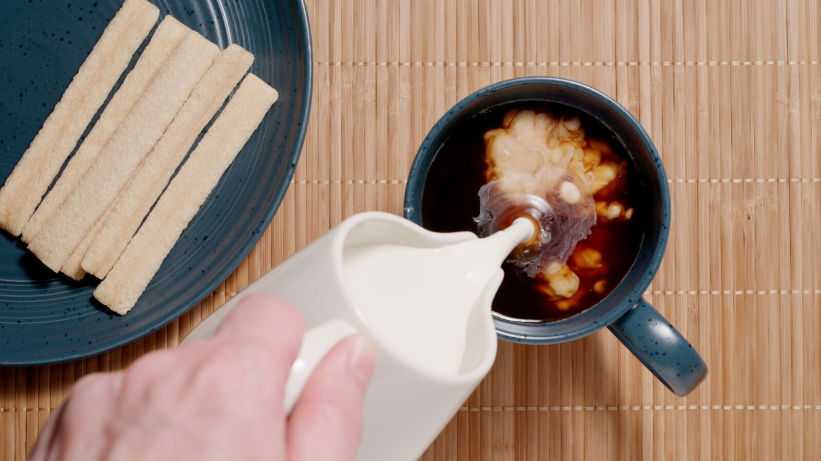 Određena pića mogu inhibirati diskoloraciju zuba tokom tretmana hlorheksidinom