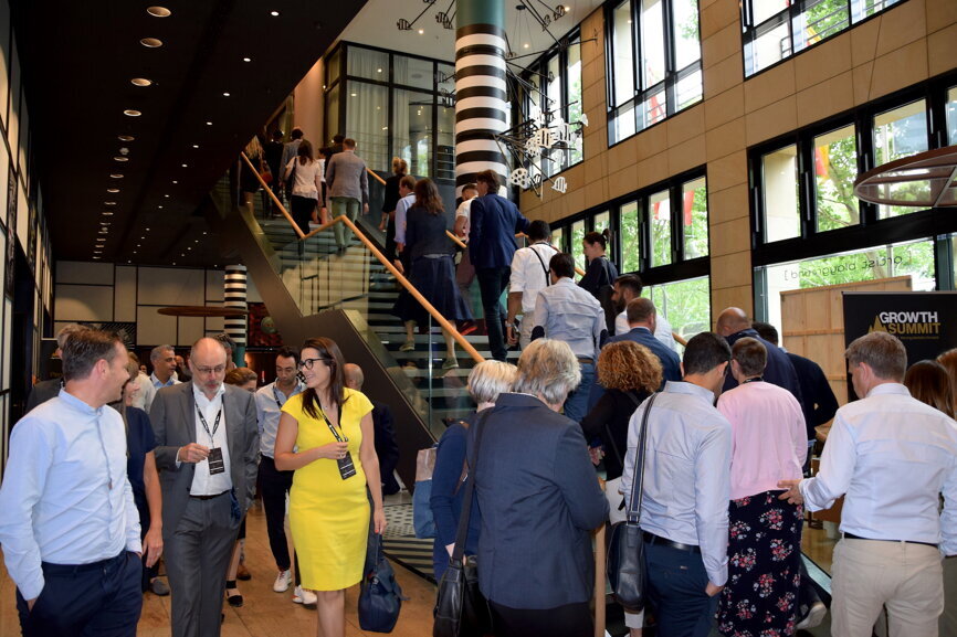 The 125 attendees and 20 speakers flocked upstairs to the Align Technology exhibition. (Photograph: Monique Mehler, DTI)