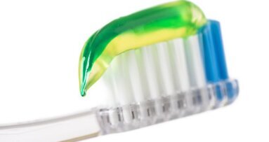 Tandpasta zonder schuim net zo effectief