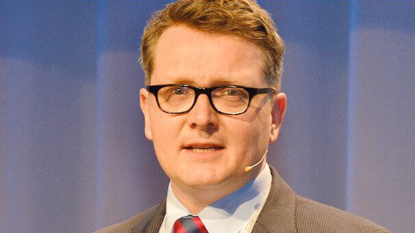 Impianti anche con i capelli bianchi: perché l’età avanzata di per sé non è una controindicazione