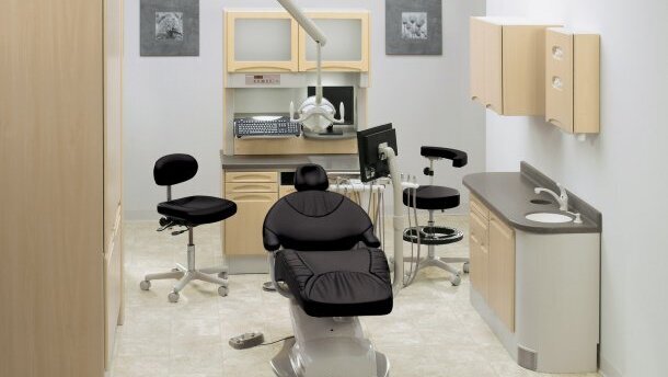 Δυναμικό Ξεκίνημα για Νέους Απόφοιτους Οδοντιάτρους