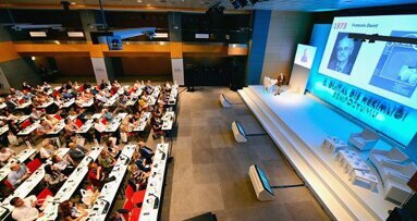 Especialistas e novatos em tecnologia digital reúnem-se em Istambul