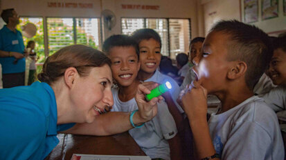 Dental volunteers treat hundreds of children in Philippines Dental volunteers treat hundreds of children in Philippines