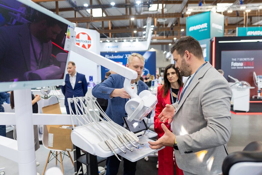 Uczestnicy mogą spodziewać się najnowszego sprzętu, materiałów i technologii, które kształtują teraźniejszość i przyszłość stomatologii. (Zdjęcie: KRAKDENT)
