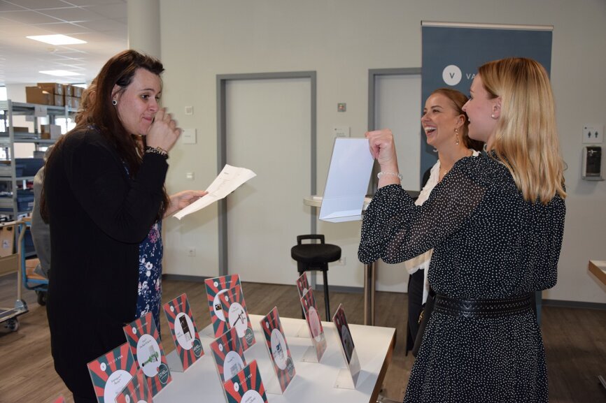 Zahnärzte konnten ihre Wunschprodukte an der Materialabholung entgegennehmen. © DTI