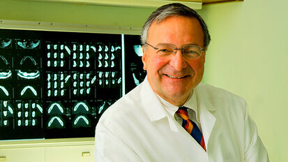 Dr. Robert Genco receives award from AAP