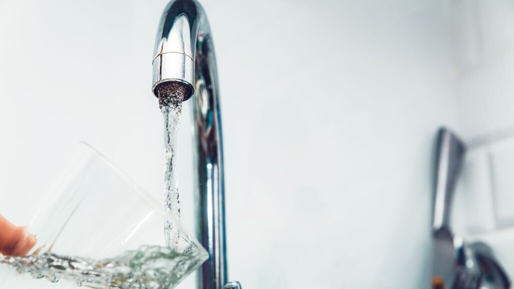 Voordelen van waterfluoridering in rijke landen mogelijk afgenomen