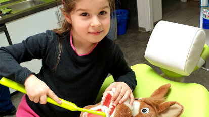 Dítě v ordinaci dentální hygienistky