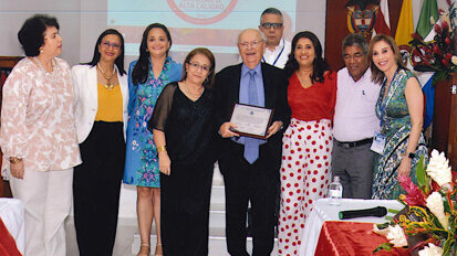 Nuevo reconocimiento a la trayectoria de Herazo Acuña Nuevo reconocimiento a la trayectoria de Herazo Acuña