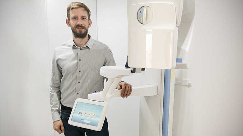 Estudo associa o uso do fio dental aos níveis mais altos de produtos químicos tóxicos no organismo