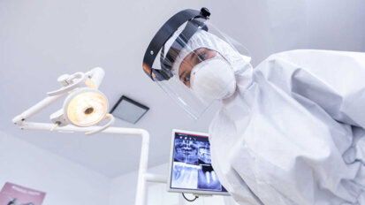 Stomatološki zahvati predstavljaju mali rizik za prijenos virusa SARS-CoV-2 preko aerosola