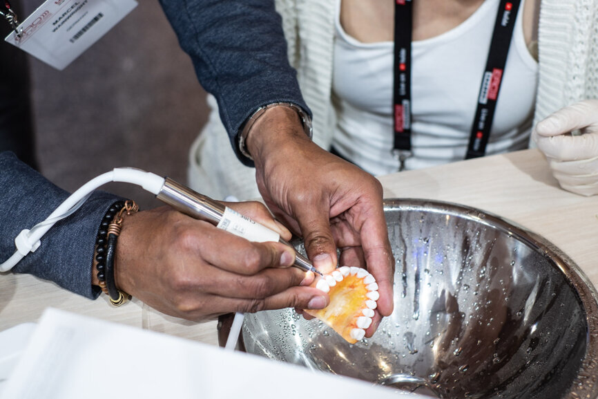 ACTEON's Piezotome Cube LED. (Photograph: DTI)