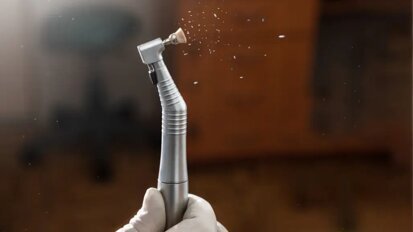 Проучване използва LED изображения за визуализиране на аерозоли, генерирани по време на зъболечение