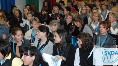 Sind Sie als Dentalassistentin immer up to date? Sind Sie als Dentalassistentin immer up to date?