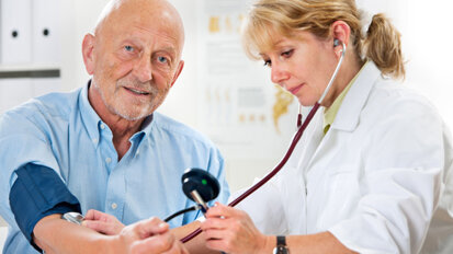 Blutdruck senkt sich bei besserer Zahngesundheit