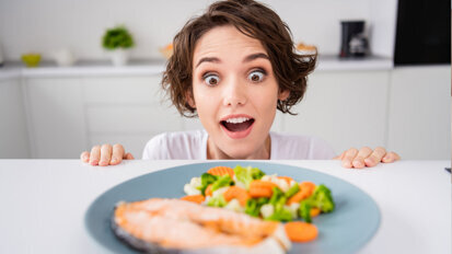 Reiner Anblick einer Mahlzeit löst im Hirn Entzündungsreaktion aus Reiner Anblick einer Mahlzeit löst im Hirn Entzündungsreaktion aus