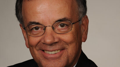 Ronald J. Hunt becomes ADEA president