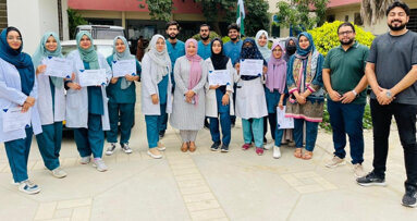 Hands-on dental splints workshop at Hamdard University